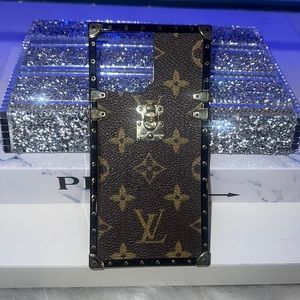 iPhone 13 Pro Max case trunk square